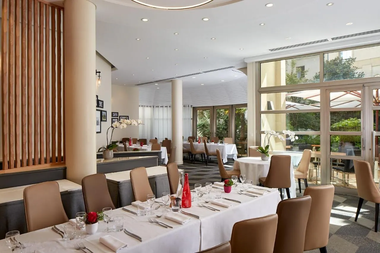 Ampere Hotel 4*