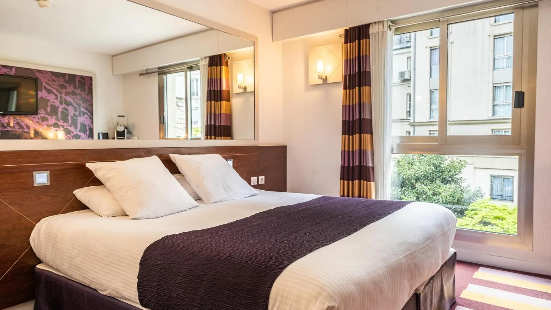 Hotel Ampere 4*