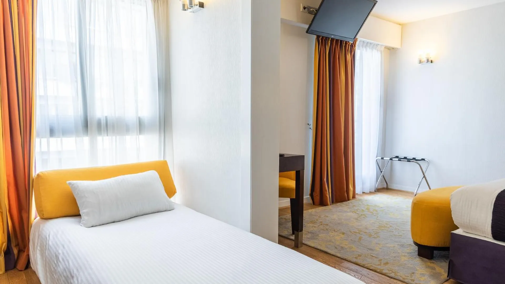 Ampere Hotel