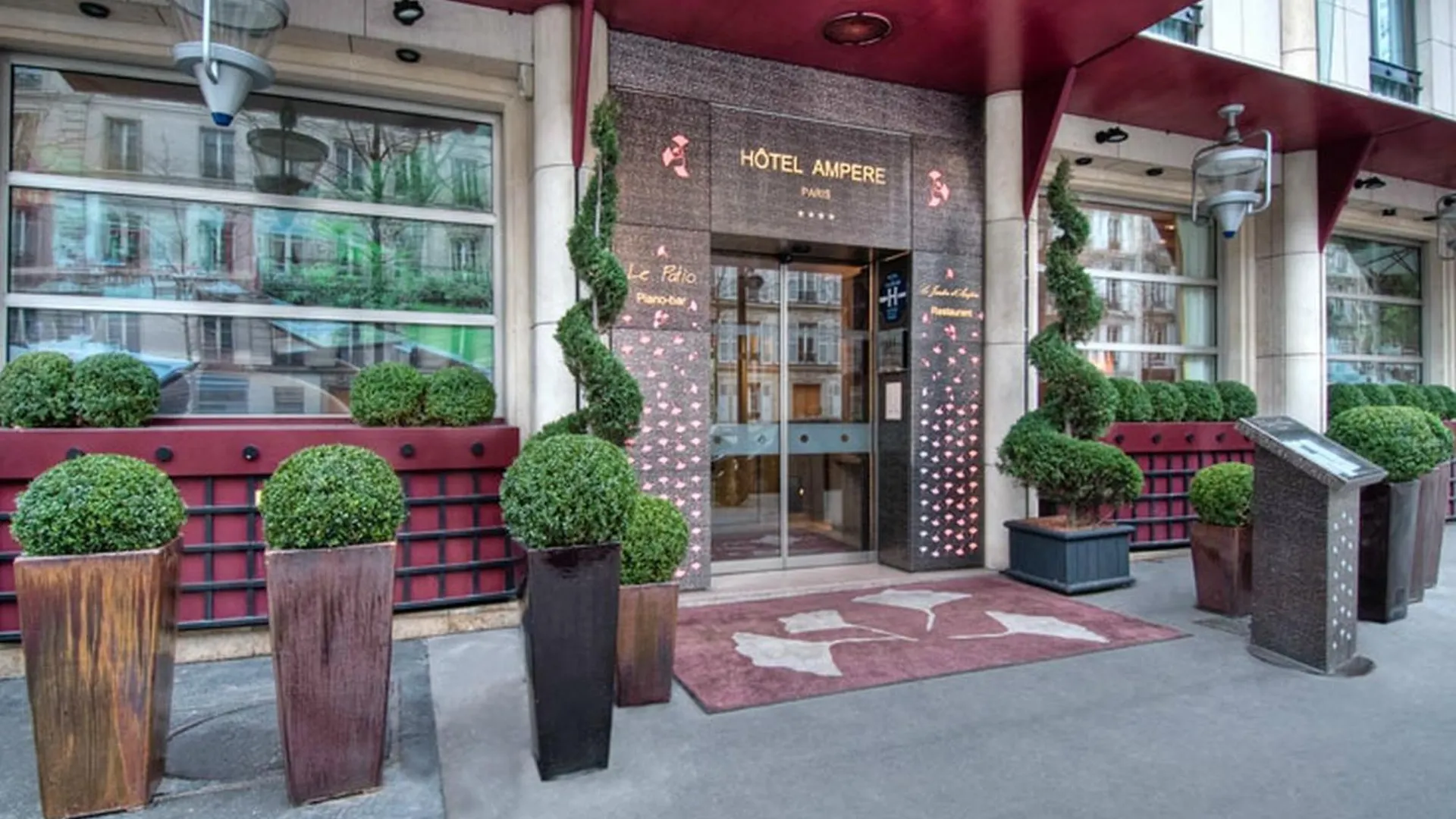 Hotel Ampère 4*